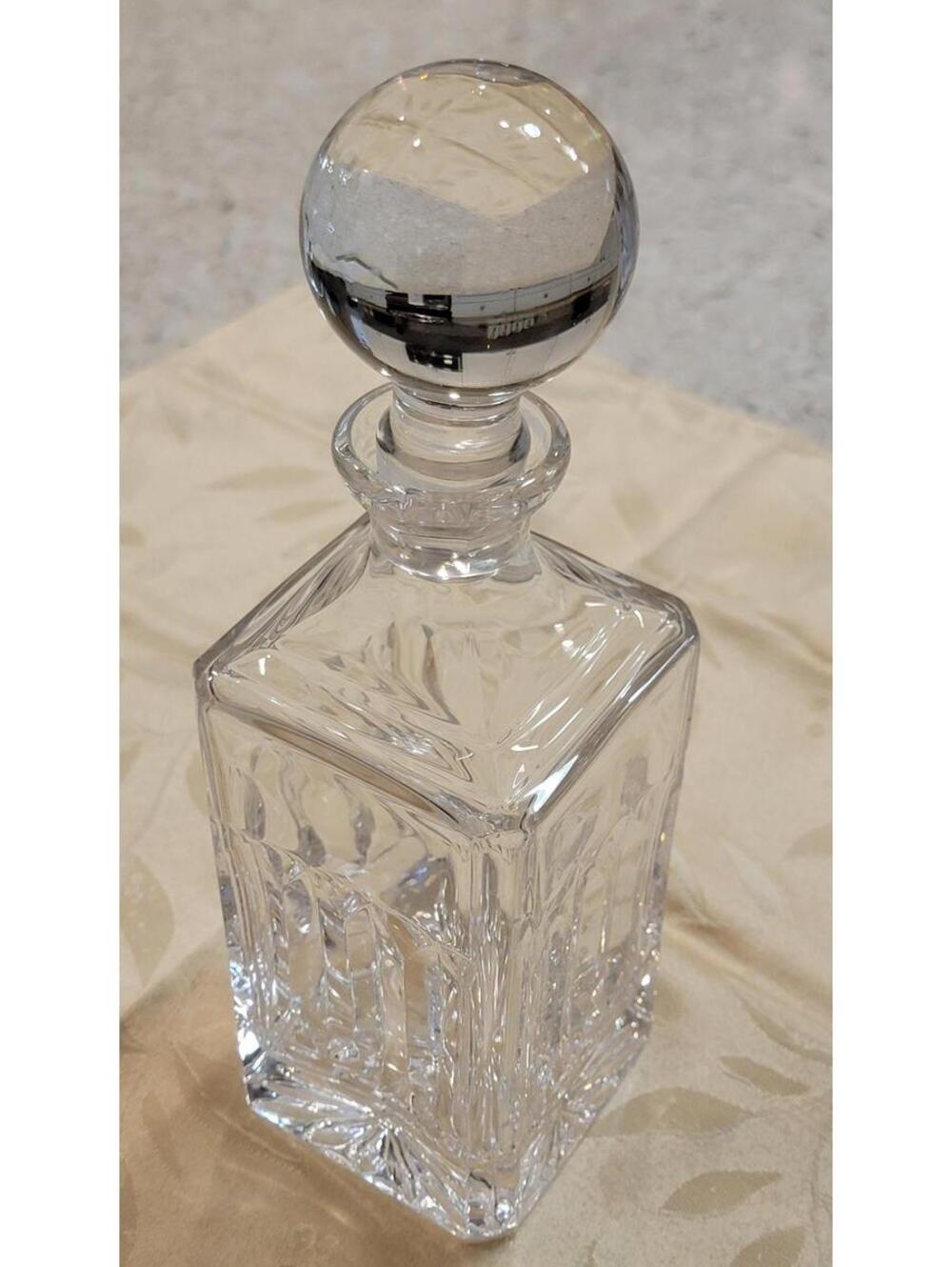 Elegant Clear Glass Whiskey Decanter with Stopper
